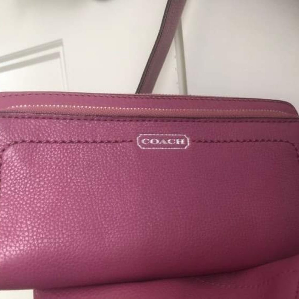 BRAND NEW NEVER USED COACH WALLET!
